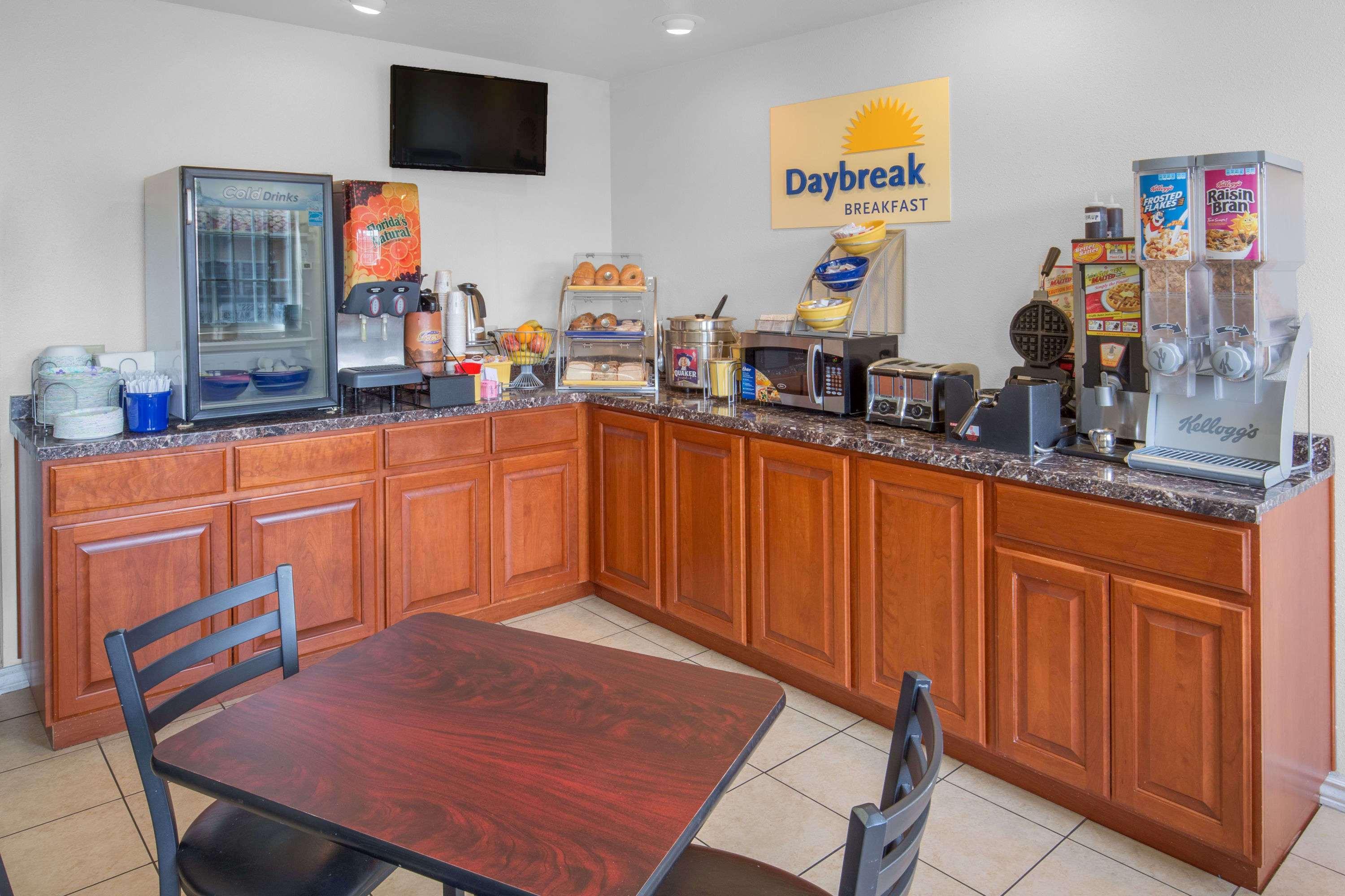 Days Inn By Wyndham Eureka Ca Εξωτερικό φωτογραφία